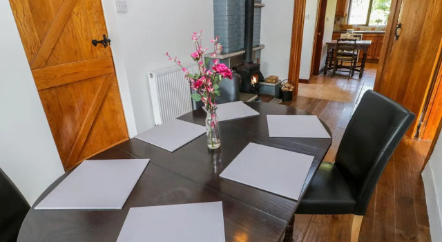 Bryn Rhyd, Book Hotel Llanbedrgoch Glamorgan