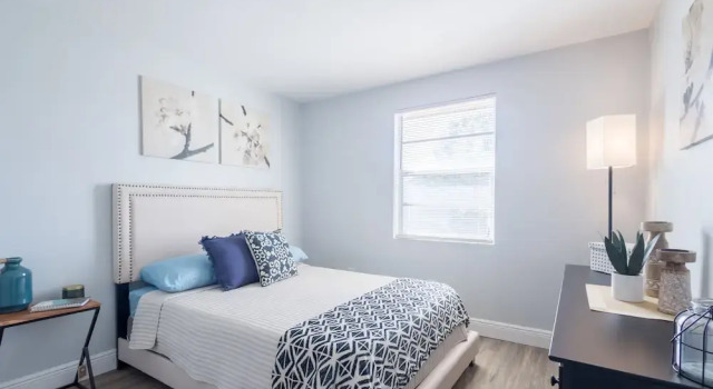 Sleeps 6 Hot Tub Fenced Yard Cozy Chic