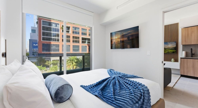 2BR + Den Downtown Miami for 5, Забронировать Апартаменты/квартира Апартаменты Miami Metropolitan Area, Апартаменты/квартира