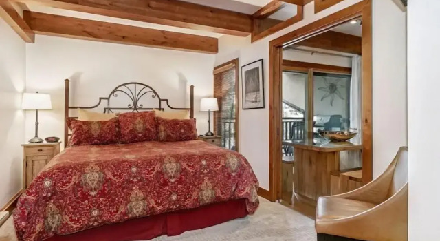 1 Bedroom Antlers Vacation Rental With Incredible Slopeside Views and Just a Short Walk to Gondola and Lionshead Village