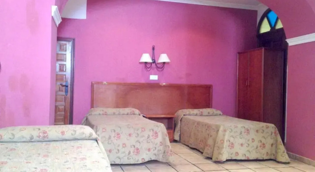 Трёхместный номер Standard Hostal Maestre