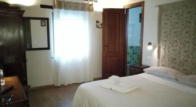 Podere Pontepietra, Rezervați Bed and Breakfast Hoteluri în Lazio cu parcare, Parcare