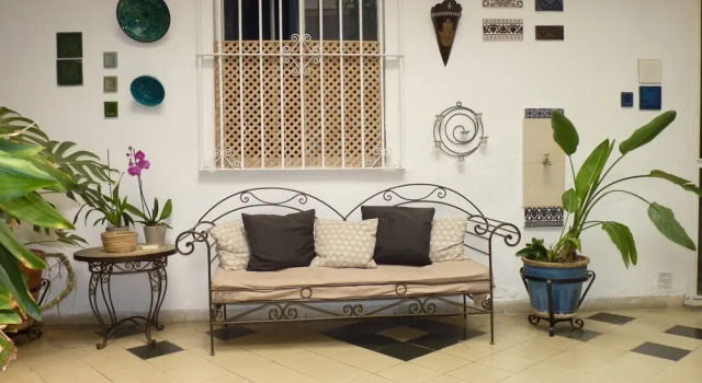 Cozy Loft, Historic Center Jerez, Wifi, Aircon, Terrace and Garden, Забронировать Отель Отели Херес-де-ла-Фронтера 3 звезды, рядом с Эмилио Лустау, 3*