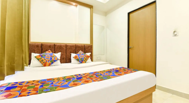 Номер Deluxe FabExpress Kothari Inn