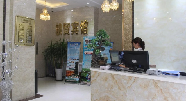 Zhangye Liangmao Hotel, Varaa Hotelli Zhangye Gansu