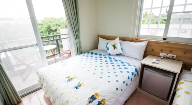 Четырёхместный номер Standard с балконом Sallys Home
