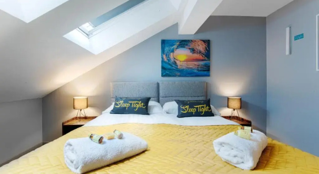 The Eistedfod Penthouse - Berwyn House, Prenota Hotel Wrexham Clwyd