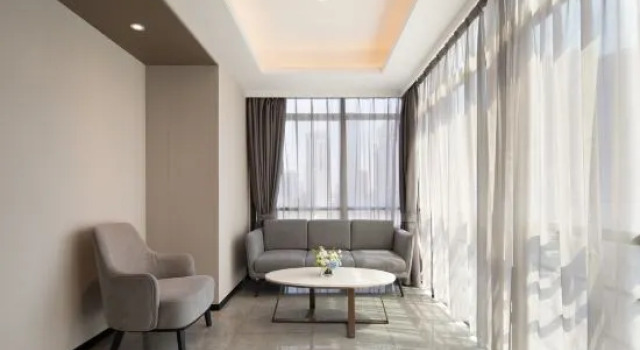 Люкс Homeinn Selected Hotel (Chengdu East Railway Station Huaishudian Subway Station)