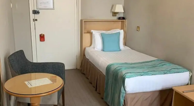 Одноместный номер Standard Royal Clifton Hotel