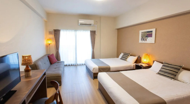 Кровать в общем номере Nedoco Osaka West