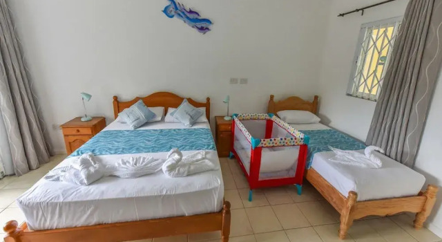 Ocean View Guest House, Book Guesthouse Hotels in Mahe with Parking, Parking