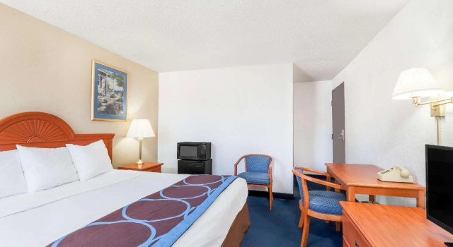 Двухместный номер Standard Super 8 by Wyndham Montgomery Maybrook