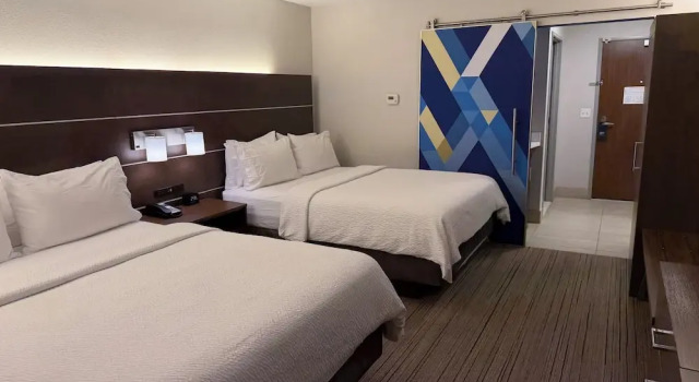 Четырёхместный номер Standard Holiday Inn Express & Suites Hannibal - Medical Center by IHG