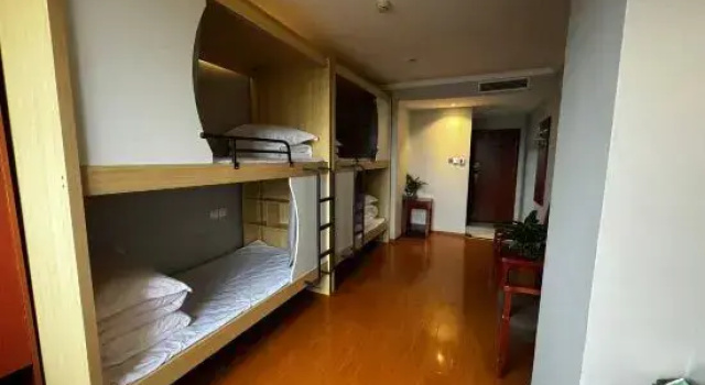 Кровать в общем номере Elong Yam Hotel (Beijing Huilongguan Pingxifu Subway Station)