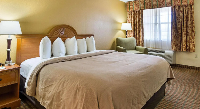 Двухместный номер Standard Quality Inn near Casinos and Convention Center