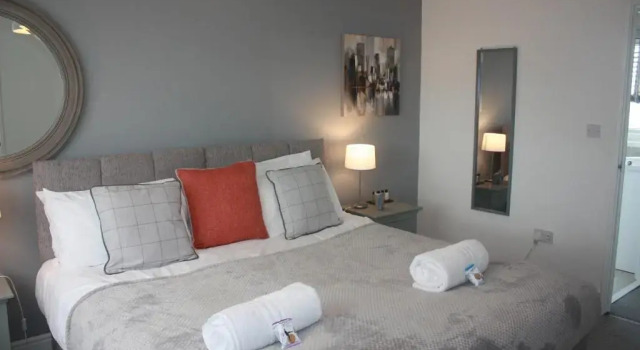 Коттедж Berwicks House - NEC & Airport - Stylish 3-bed house with garden