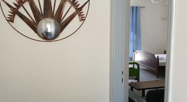 Четырёхместный номер Standard с балконом и с видом на внутренний двор GOLDEN BEACH