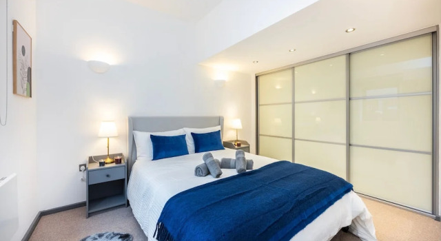 2 Bed 2 Bath Deluxe Flat in Kensington