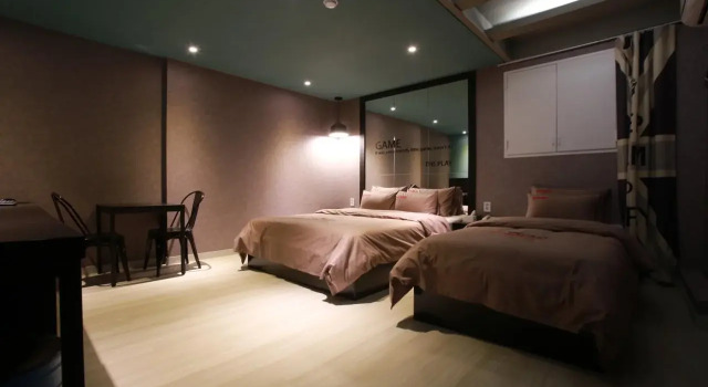 7th Street THE PLAY Hotel