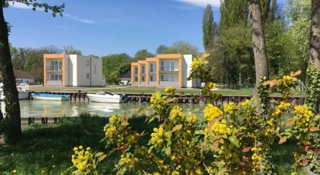 Апартаменты с видом на озеро Akvárium Apartmanházak