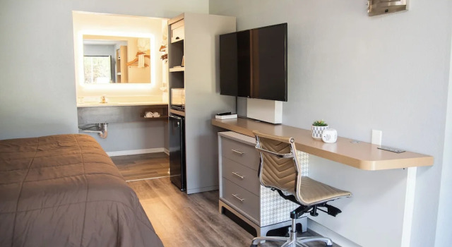 Люкс c 1 комнатой Columbus Inn and Suites