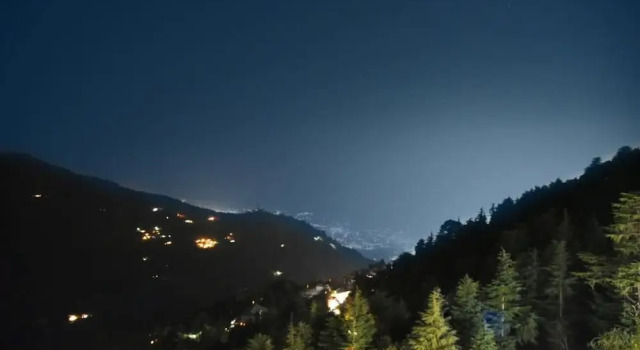 Номер Deluxe с балконом и с видом на горы Varuni Gd Hotel Mcleodganj