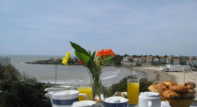 Двухместный номер Standard с видом на море Hotel Belle Vue Royan