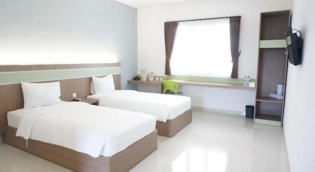 Rumah Cassa Guest House by Airyrooms, Book Guesthouse Hotels in Surabaya with Parking, Parking