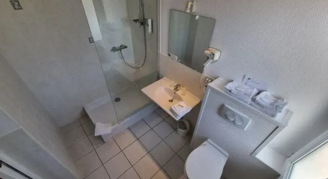 Номер Economy CitHotel Les Atlantes Royan parking privé