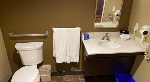 Двухместный люкс c 1 комнатой Microtel Inn & Suites by Wyndham - Timmins