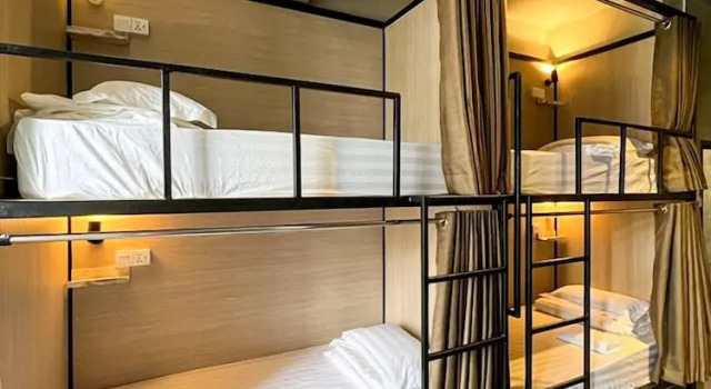 Кровать в общем номере (мужской номер) Zenz Hotel