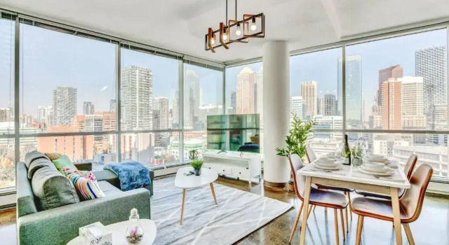 Апартаменты Modern 2BR Apt - DT Calgary w City Views