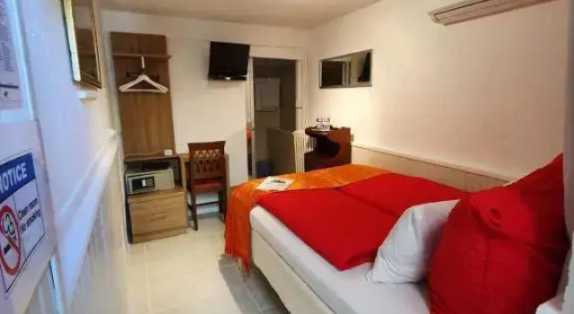 Номер Economy Logis Hôtel Villa Victorine
