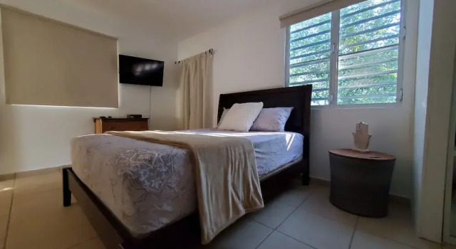 Comfy apartment 8 minute walk from beach, Rezervovat Apartmán Hotely v Aguadilla s parkováním, Parkování