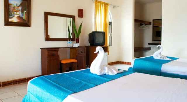 Pelicano Inn Playa del Carmen - Beachfront Hotel, Забронировать Отель Плая-дель-Кармен Кинтана-Роо, рядом с Пляжный клуб Mamitas