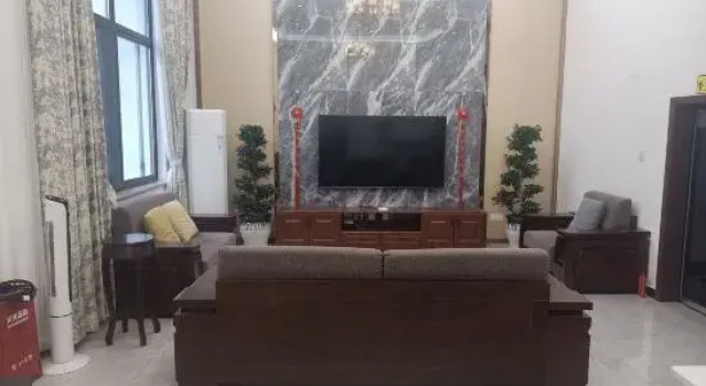 Tinghua B & B