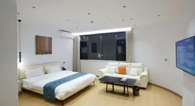 Люкс Jinzhen Hotel (Shanghai Huaihai Middle Road Nanjing West Road Metro Station Branch)