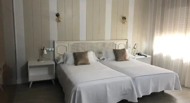 Трёхместный номер Standard с балконом Hotel Marqués de Santillana