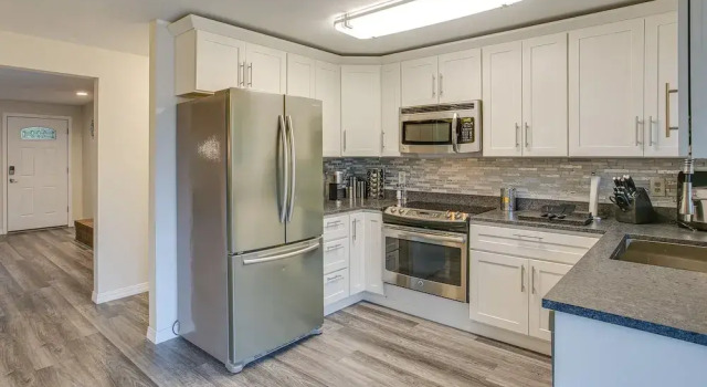 Апартаменты с 3 комнатами Modern Puyallup Townhome w/ Backyard & Fireplace