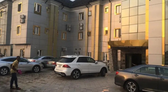 Golden Dreams Hotels and Suites Owerri, Rezervovat Hotel Hotely v Owerri s parkováním, Parkování