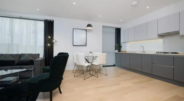 Апартаменты Classic Belmore 1 & 2 Bedroom Luxury Apartment
