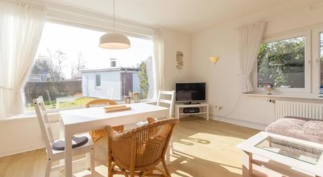 Ferienhaus Kleeblatt 5 - Zentrale, ruhige Lage mit Garten und Terrasse, Забронировать Отель Шарбойц Holstein Switzerland