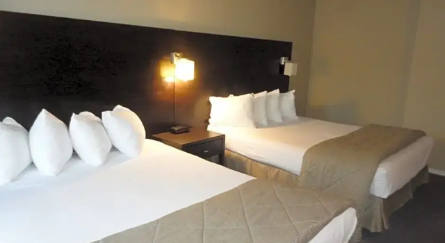 Шестиместный люкс с 2 комнатами Super 8 by Wyndham West Kelowna BC