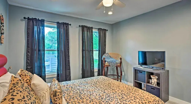 Коттедж c 1 комнатой Couples Retreat In Canton w/ Patio, Trail & Yard!