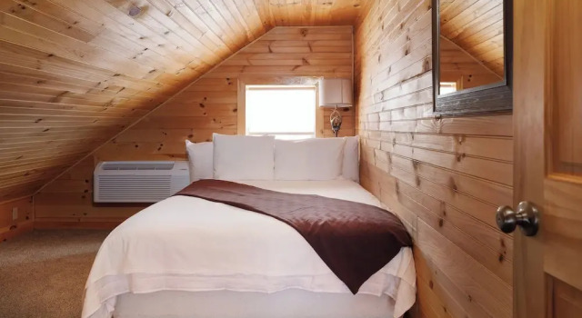 Кровать в общем номере с 6 комнатами Presidential Mountain Resort
