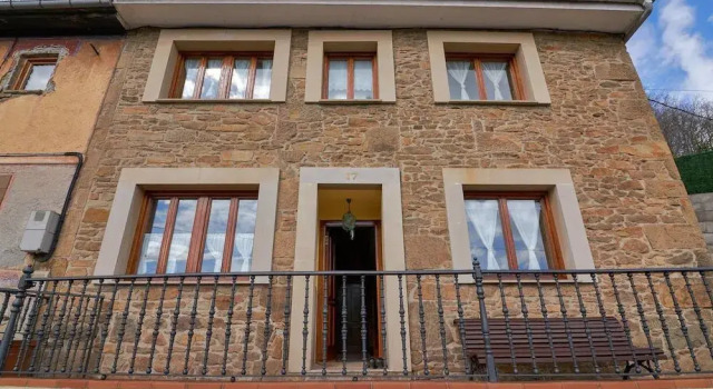 Casa Pichi, Rezerwuj Hotel La Pola Siero Asturia