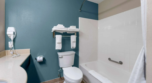Четырёхместный люкс Sleep Inn & Suites Hays I-70