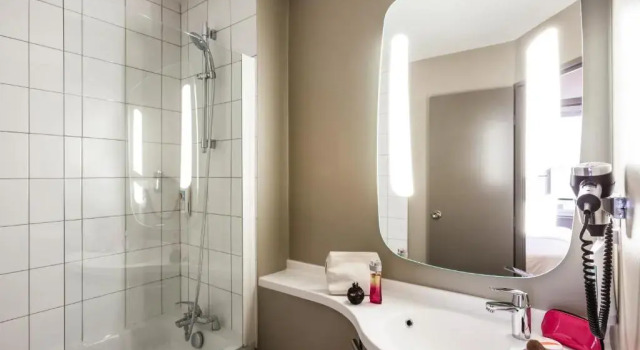 Четырёхместный номер Standard ibis Paris Gare De LEst TGV
