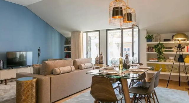 Very central and cool 2 bed apartment with balcony & parking 77 by Lisbonne Collection, Забронировать Апартаменты/квартира Отели Лиссабона с парковкой, рядом с Money Museum, Парковка