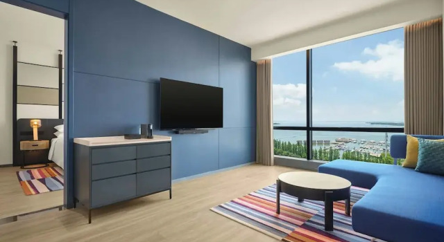 Двухместный люкс с видом на озеро Aloft by Marriott Kunshan Dianshan Lake